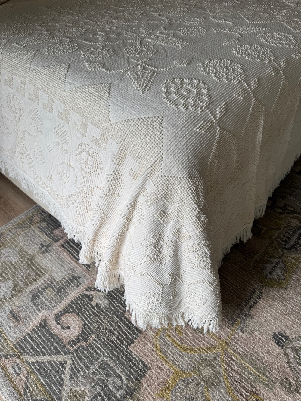 Chenille bedspread with fringe TWIN ivory cream